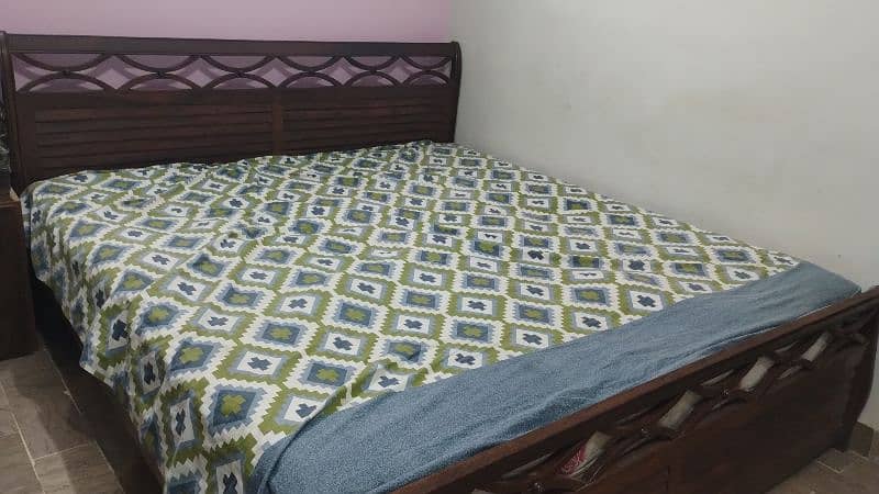 wood double bed 0