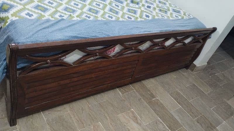 wood double bed 1