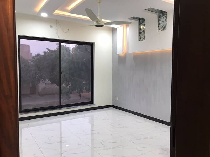 10 Marla House For Sale In Chambelli Block Bahria Town Lahore 0