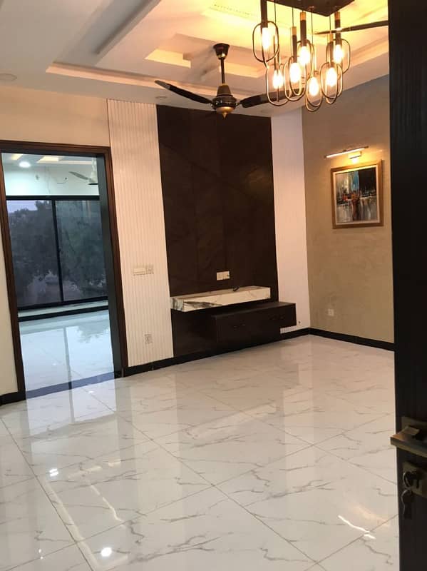 10 Marla House For Sale In Chambelli Block Bahria Town Lahore 5