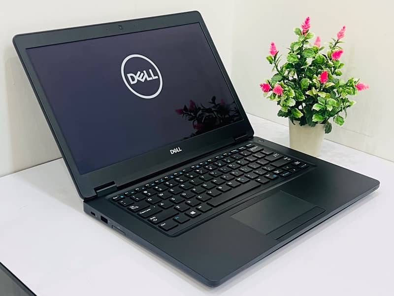 dell 5480 core i5 7th generation - touch screen - 8gb / 256gb NVME 2