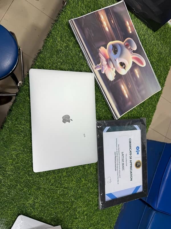 MACBOOK PRO (2019) Core i9 (32/512/4gb Graphics) WTS WARRENTY 9