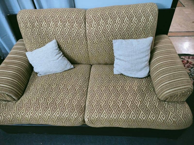 7 seater sofa. 4