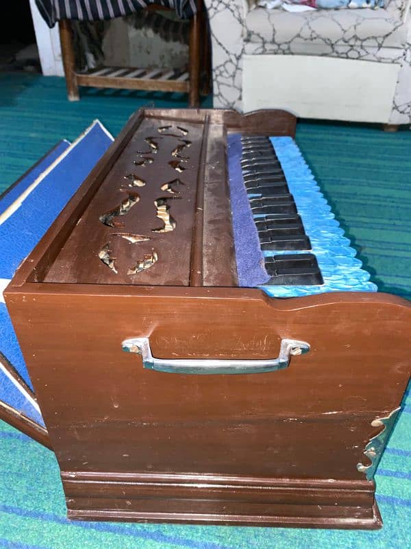 Indian harmonium 1