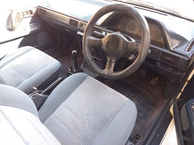 Mazda 323 1990 6