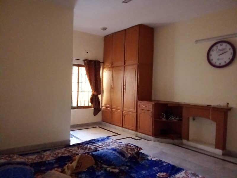 Perfect Prime Location 12 Marla Upper Portion In Gulraiz Housing Society Phase 2 For rent 2