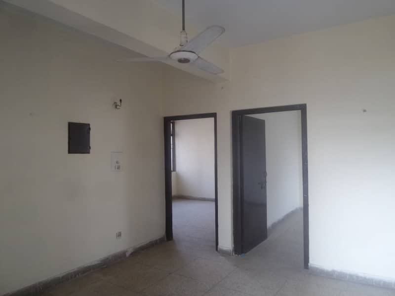 1000 Square Feet Flat In Gulraiz Housing Scheme For Rent At Good Location 3