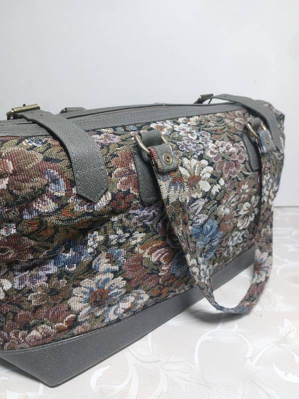 Duffel bag / travelling bag/ handcarry bag 3