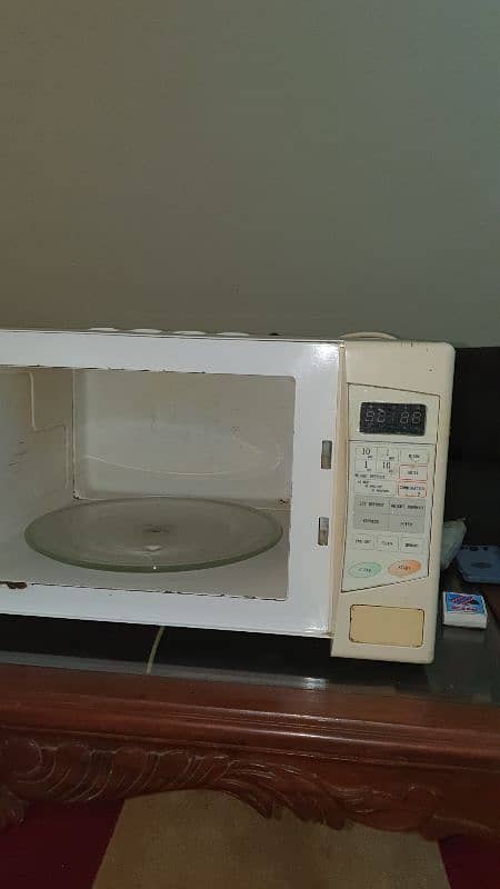 Micro wave oven Full size 2