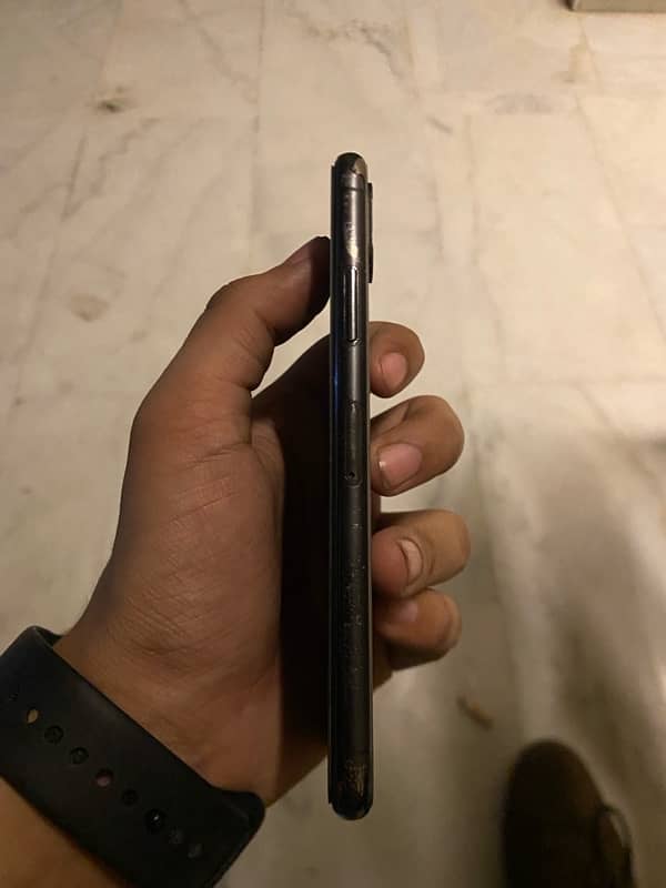 iPhone xs Genuine 7