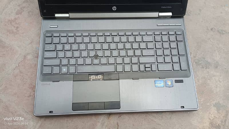 laptop HP i7 second generation 6 GB Ram 250 GB hard 7