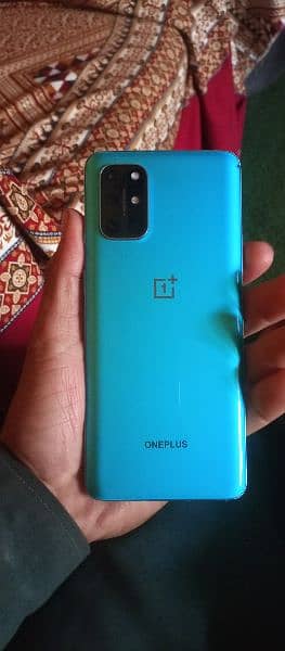 One plus 8t good condition best camera 120hdz refresh rate 4