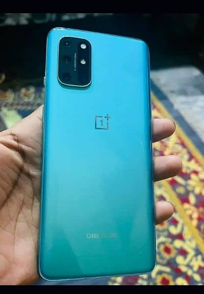 One plus 8t good condition best camera 120hdz refresh rate 6