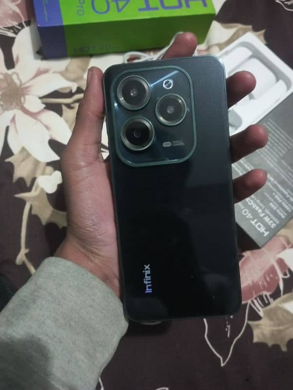 Infinix Hot 40 pro 0