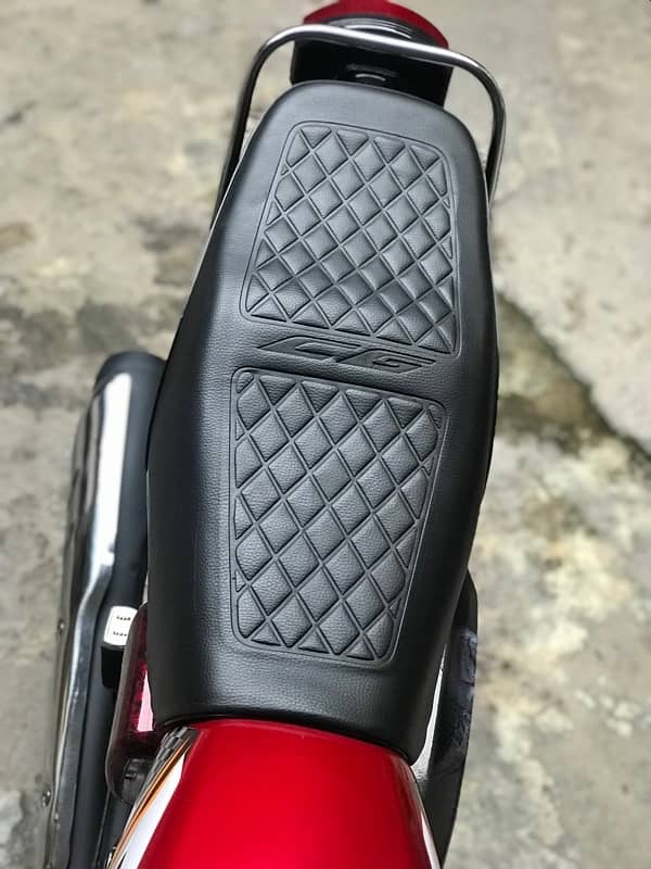 Honda 125 Geninue seat 2