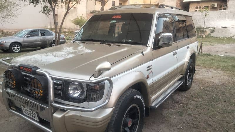 Mitsubishi Pajero 2014 1