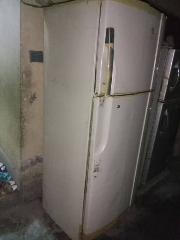 Dawlance refrigerator Used genuine condition 0