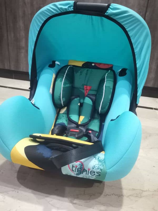 Tinnies Carry Cot & Car Seat 2