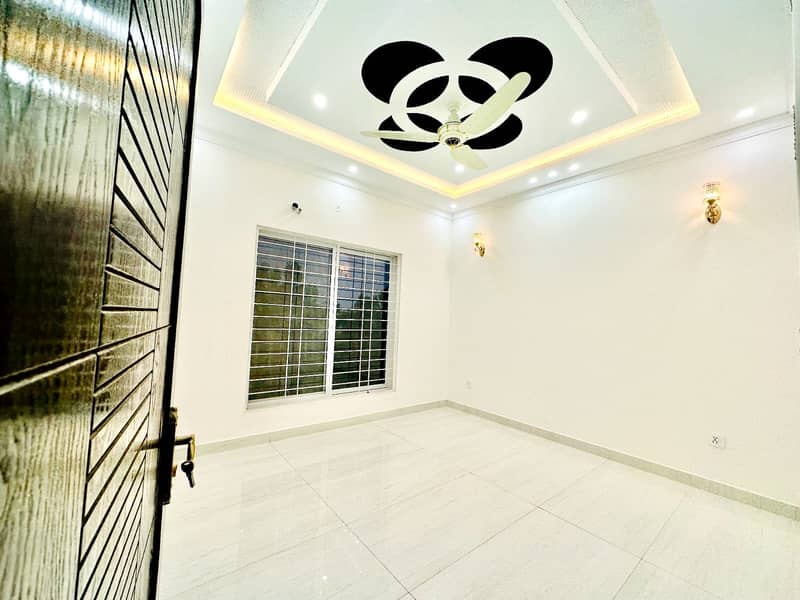 5 Marla New House For Rent In Central Park Housing Scheme. 9