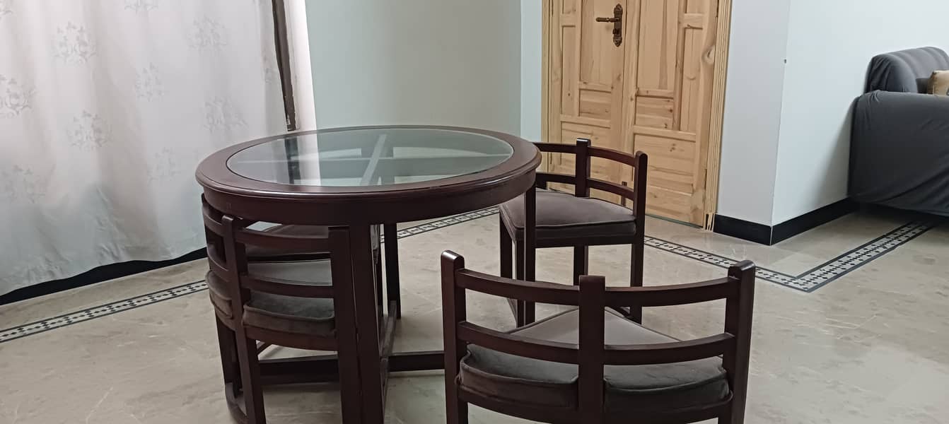 Dining Table for 4 persons 0