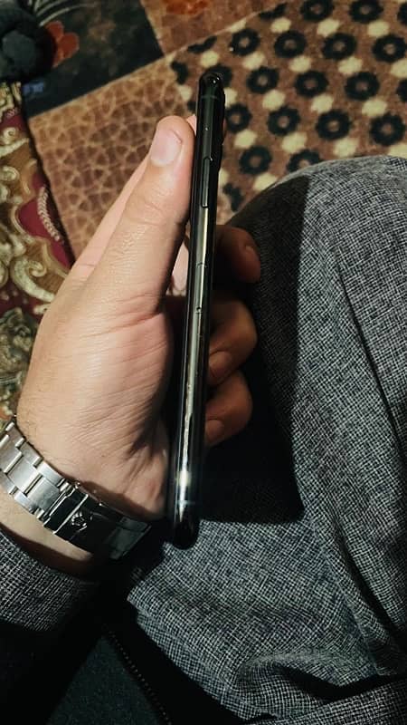 iPhone 11 pro max 256 gb  80 health  Jv 2 month working 0