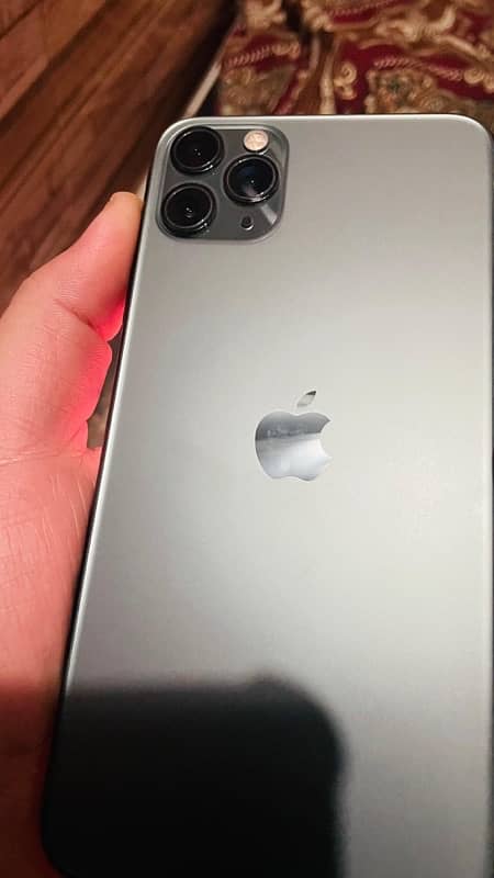 iPhone 11 pro max 256 gb  80 health  Jv 2 month working 4