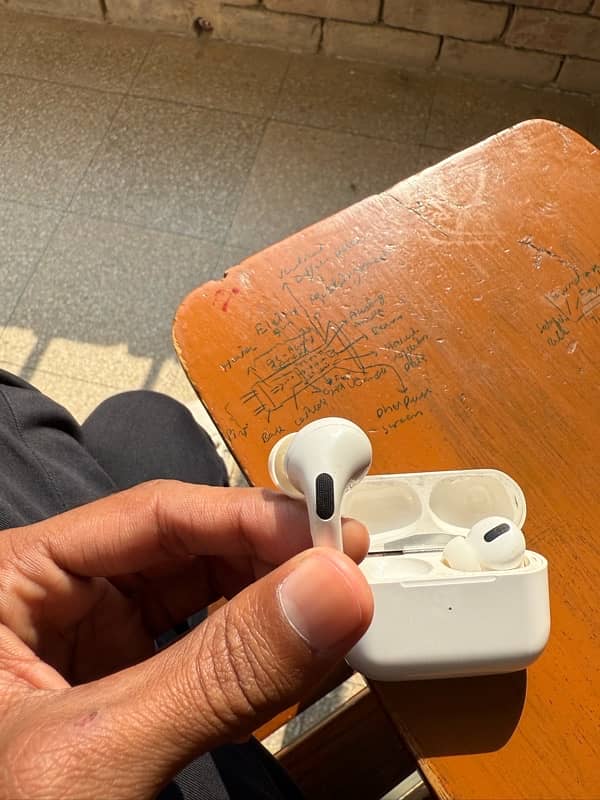 AirPods 4