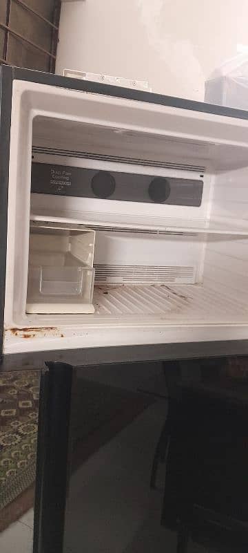 HiTachi (Defrost) Inverter Fridge for Urgent Sell 3