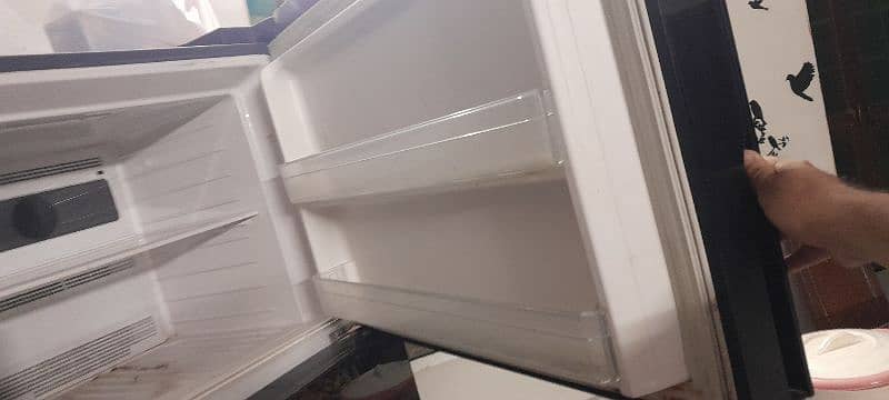 HiTachi (Defrost) Inverter Fridge for Urgent Sell 5