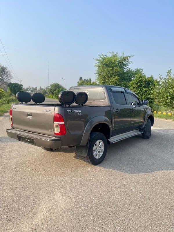 Toyota Hilux 2011 0