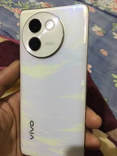 Vivo v30e 5g 8/256 No box just chger 8 months waranty