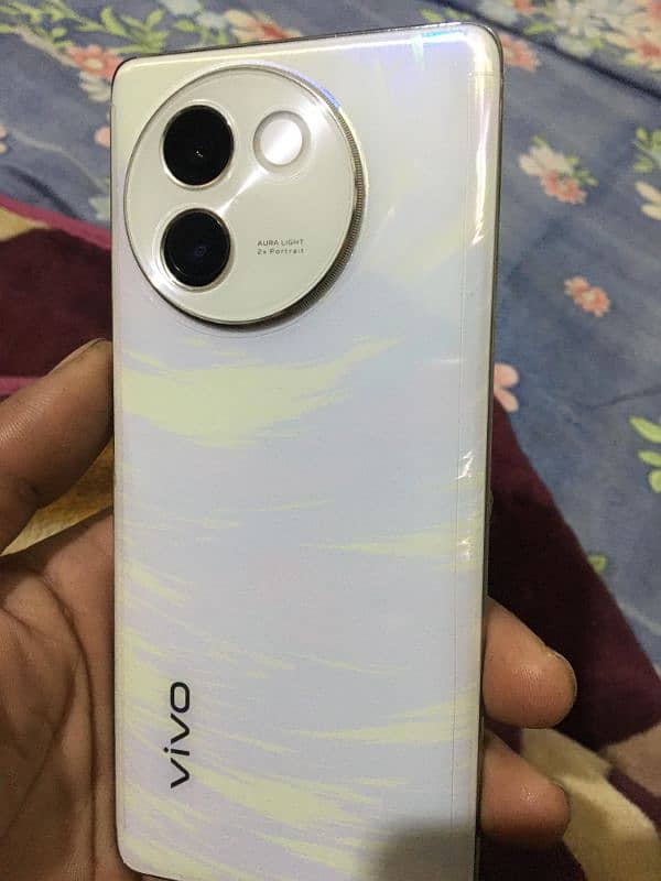 Vivo v30e 5g 8/256 No box just chger 8 months waranty 0