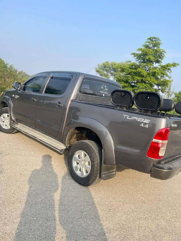 Toyota Hilux 2011 13