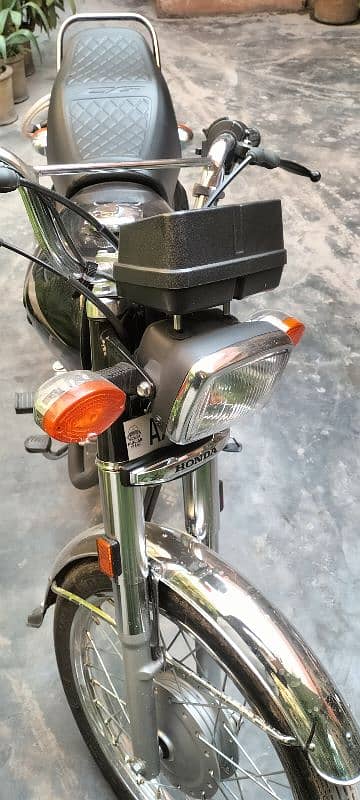 Honda CG 125 (2024) model Black 1