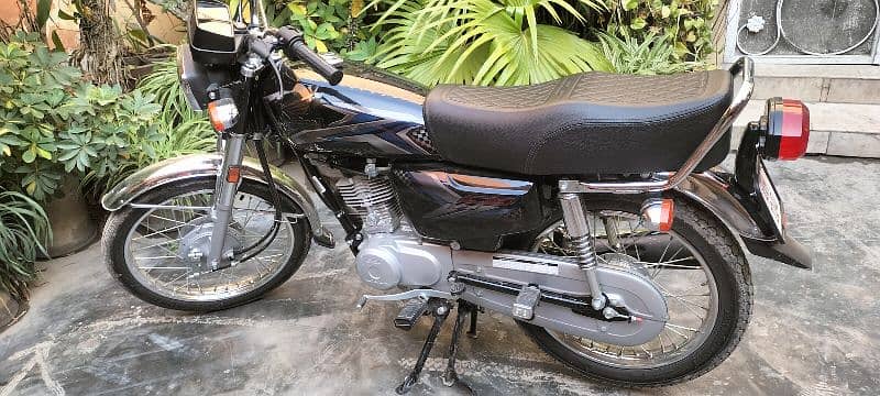 Honda CG 125 (2024) model Black 2