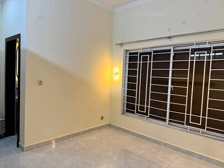 Triple story 8 marla house for sale in mumtaz city 4