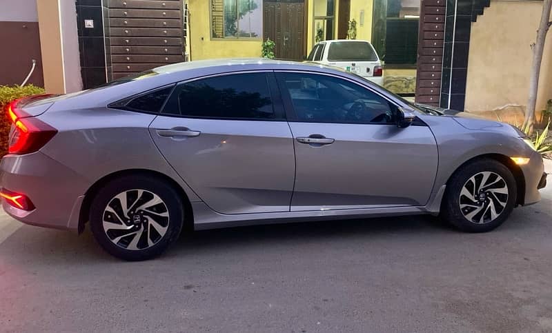 Honda Civic Oriel 2018 4