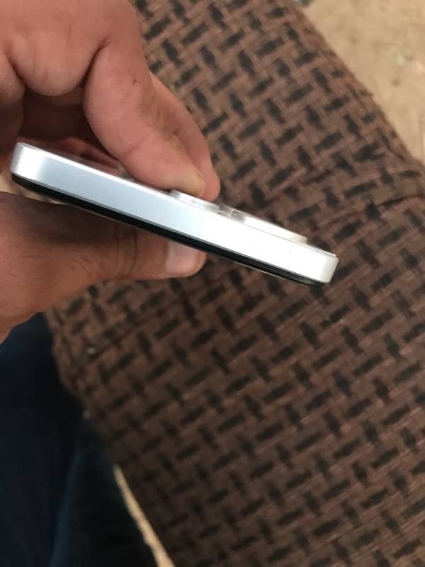 Infinix hot 30 10/9 condition 4