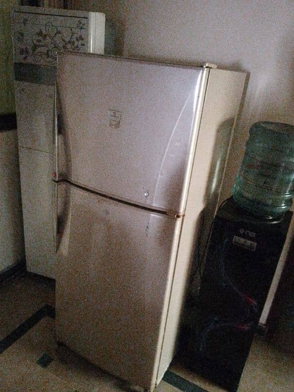 Dawlance signature medium size fridge 1