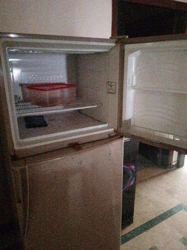 Dawlance signature medium size fridge 2