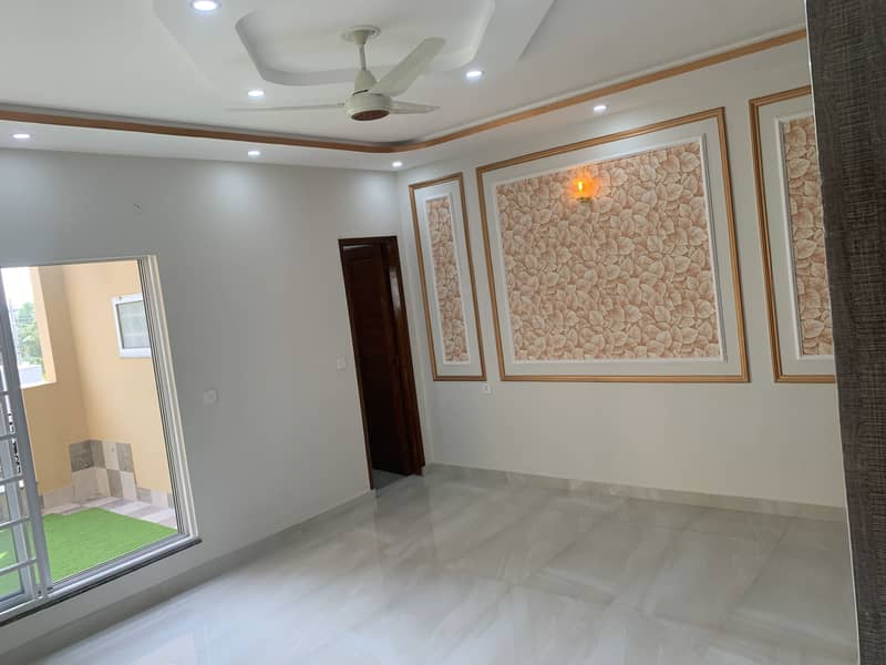 7 BEDROOM 1 KANAL BRAND NEW LAVISH DESIGN HOUSE IN MAIN ROAD IS AVAILABLE FOR SALE IN NESPAK HOUSING SOCIETY PHASE 3 DEFENCE ROAD LAHORE 32