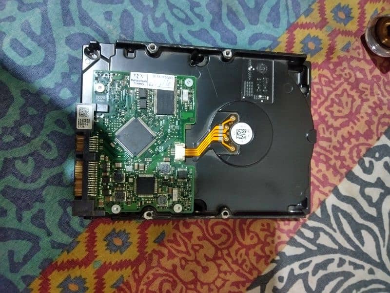 1 TB. HITACHI 2