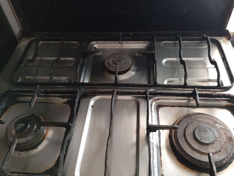 good condition cooking range 3