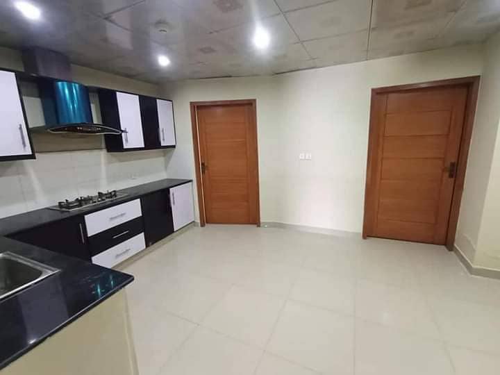 950 Sq Feet Beautiful Flat For Sale In Johar Town 6