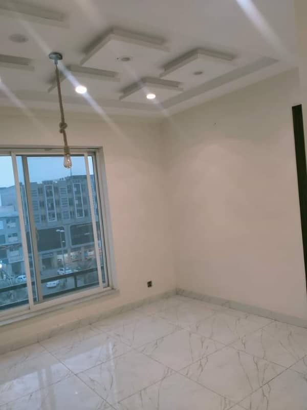 700 Sqft Beautiful Flat For Sale In Johar Town 3