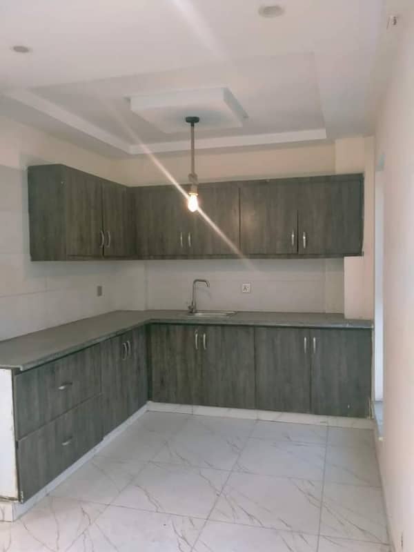 700 Sqft Beautiful Flat For Sale In Johar Town 4