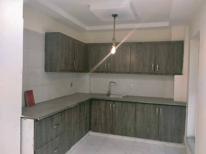 700 Sqft Beautiful Flat For Sale In Johar Town 5