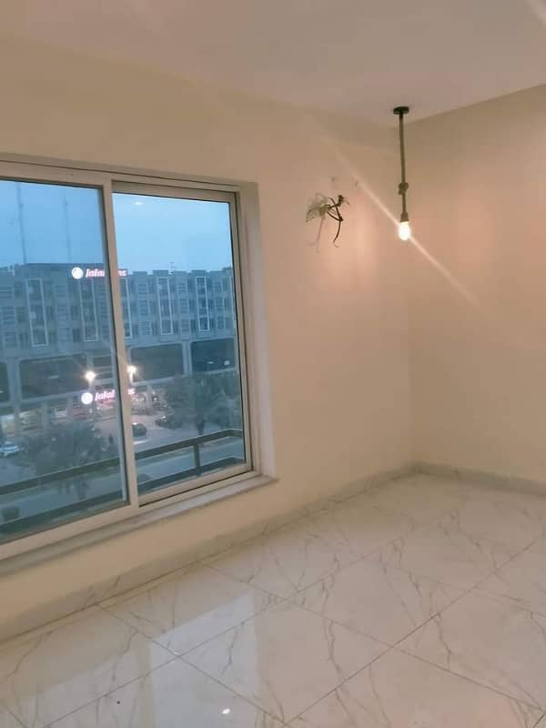 700 Sqft Beautiful Flat For Sale In Johar Town 8