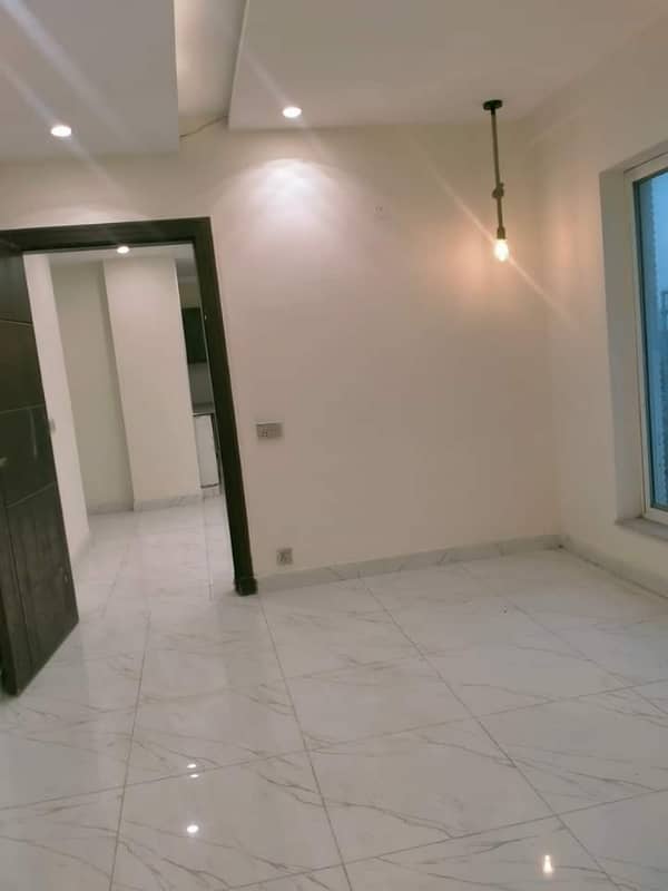 700 Sqft Beautiful Flat For Sale In Johar Town 9