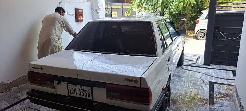 Nissan Sunny 1987 3